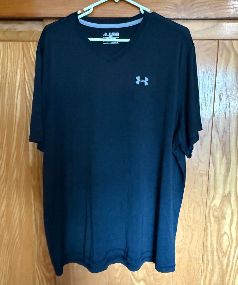 Men's Under Armour HeatGear Black V-Neck Tee - 3XL Loose Fit